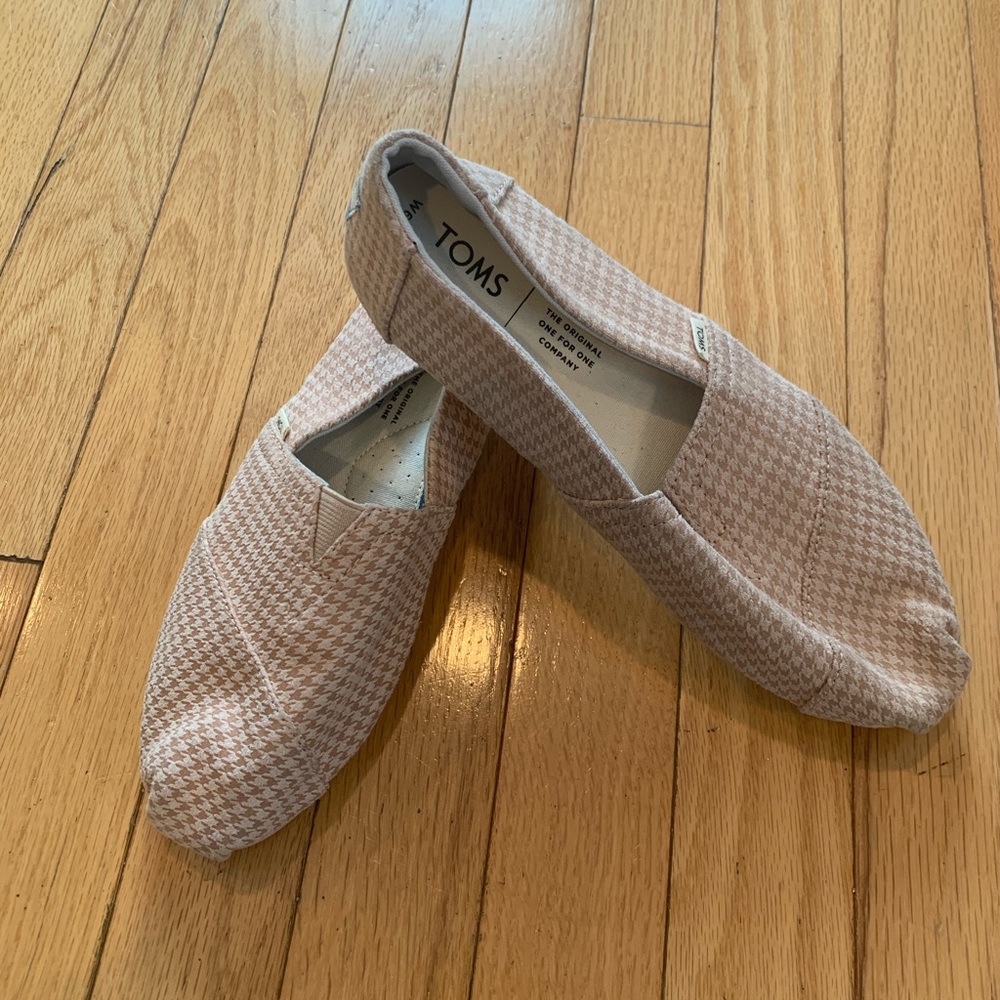 Toms desert tan mini alpargata size 6